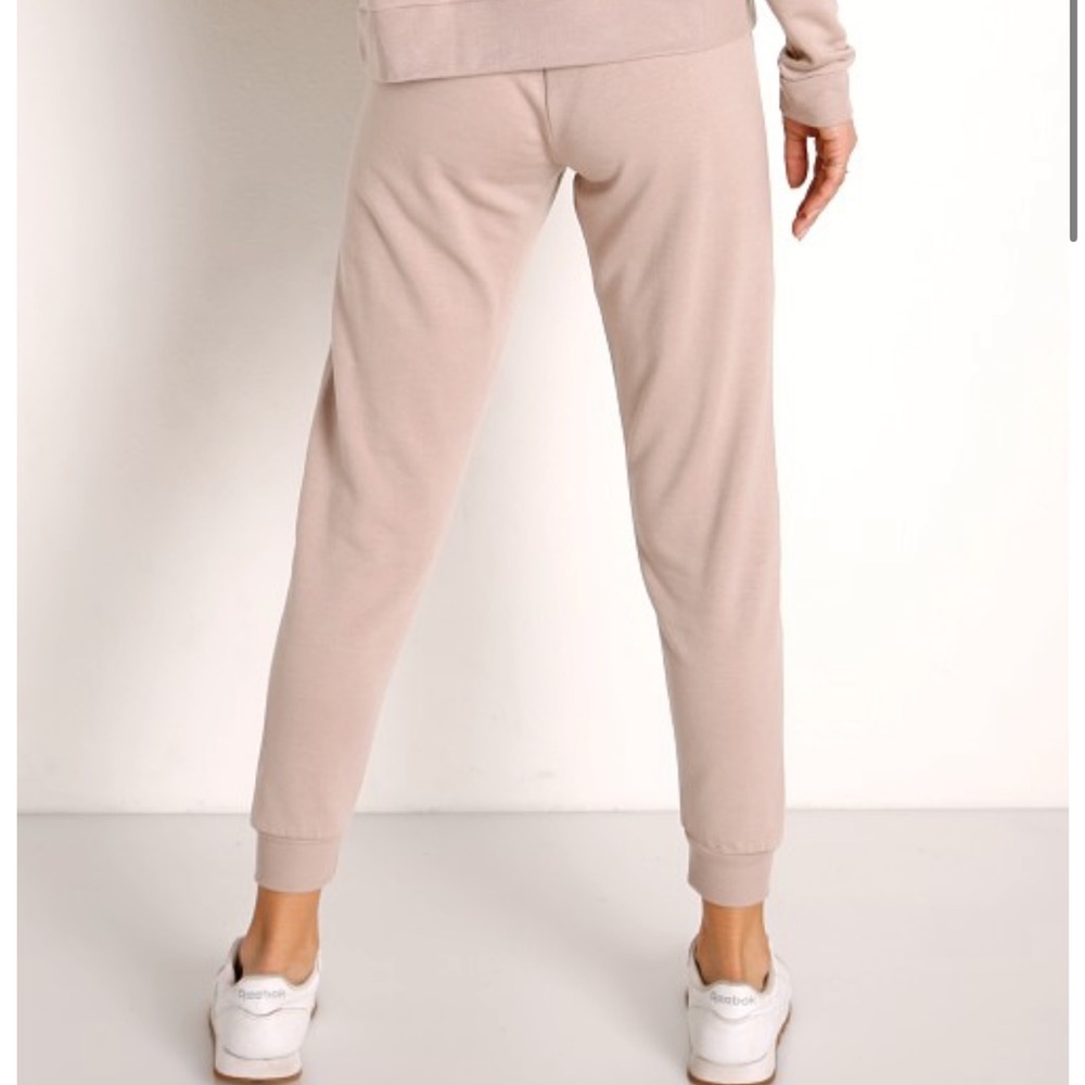 Beyond Yoga Cozy Fleece Lounge Around Midi Jogger - Picture 3 of 3